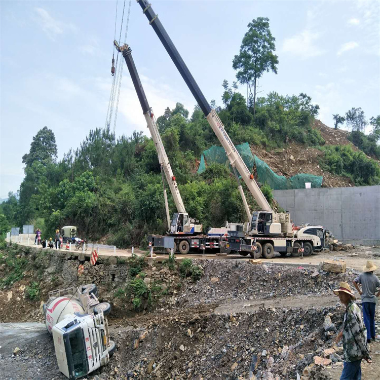 阜南县汽车掉沟里叫吊车救援要多少钱
