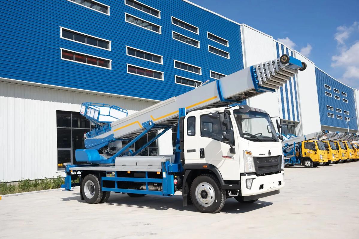 阜南县出租云梯车高空作业车 建筑垃圾搬运